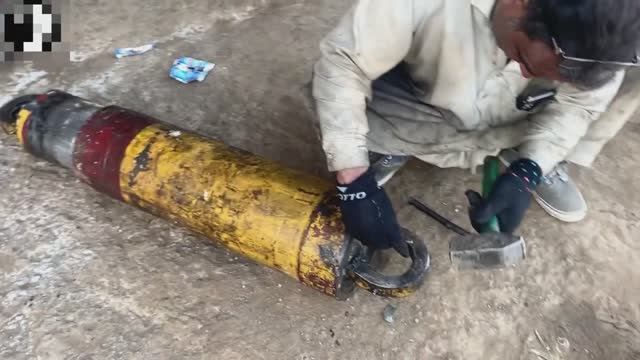 Ремонт и обслуживание гидравлического подъёмника. Пакистан