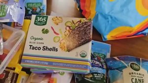 Лиса в Америке / Впервые так много НЕВЕРОЯТНО Много бесплатной еды в СШАФудбанкАмерика удивляет