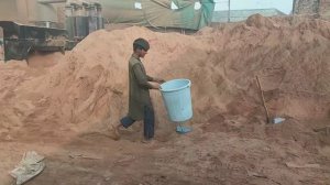 Процесс переработки опилок в гранулы. Пакистан