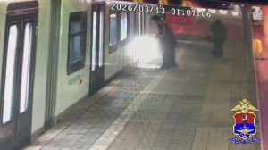 Бросок бутылки в электропоезд из-за ссоры с девушкой обернулся для жителя Химок уголовным делом