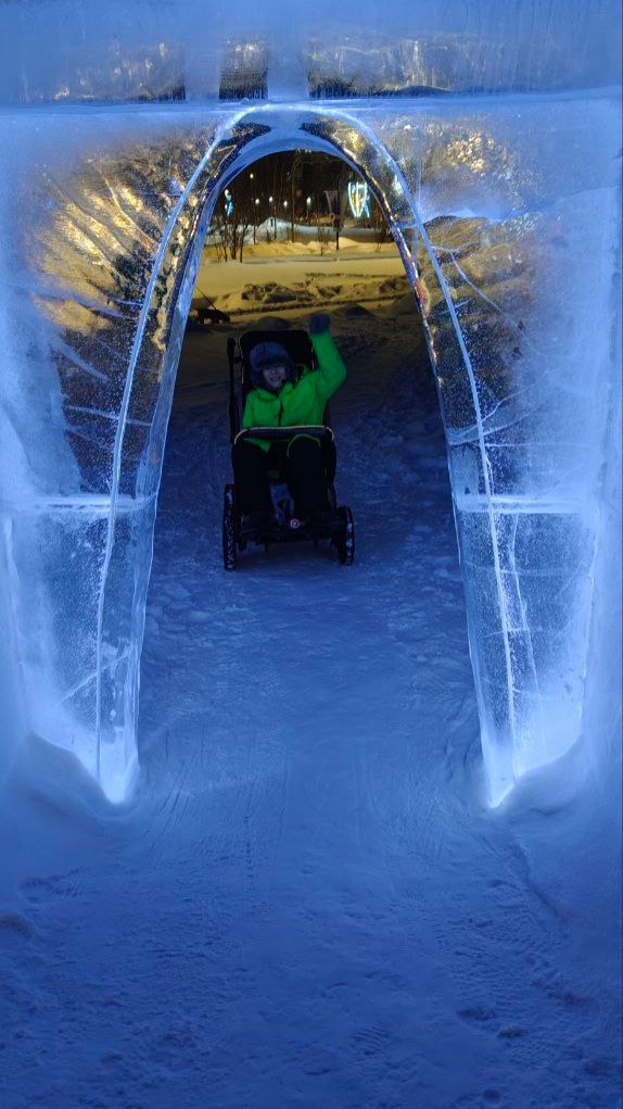 Верченая прогулка по городу с мамой