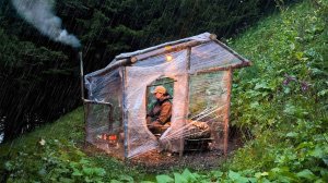 Прозрачное укрытие для выживания в дикой природе из пищевой пленки | Кемпинг в одиночку под дождем