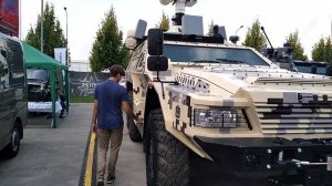 Крутой Бронеавтомобиль от Горьковского завода с реактивной системой защиты на крыше