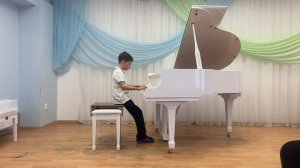 Скворцов Илья 8 лет К. Черни Этюд до мажор
