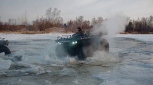Лучшая страховка на весенней рыбалке — это вездеход, который умеет плавать 🔥