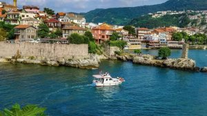 17. Выйдя на берег после шторма, рыбачка случайно нашла затонувшую яхту миллиардера. А когда загляну