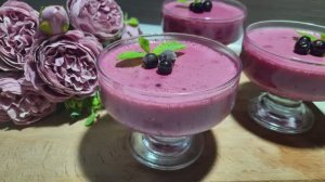 Утро начинаем со сладенького! Ой, как вкусно... Панна-котта из ряженки со смородиной!🍮🍮🍮