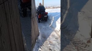 самодельный минипогрузчик в работе