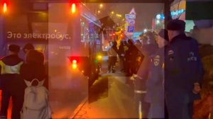 Электробус насмерть переехал лежавшего на дороге мужчину на юге Москвы