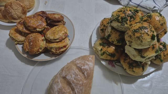 А МЫ ТУТ ПЛЮШКАМИ БАЛУЕМСЯ.) ПРОДОЛЖАЮ САЖАТЬ.