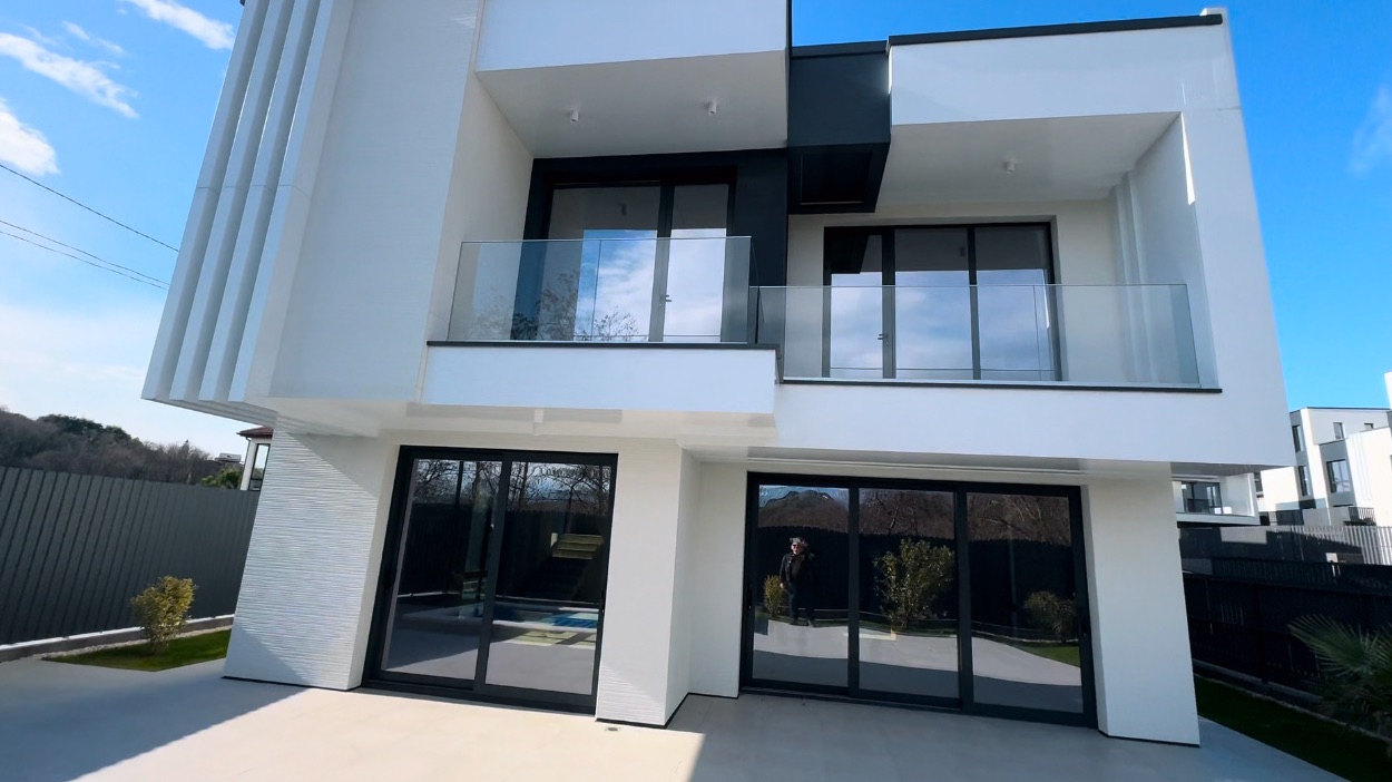 Дома по цене ниже рынка. Распродажа домов в Сочи с бассейном