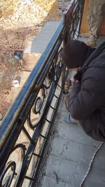 Перила на балкон. Холодная ковка