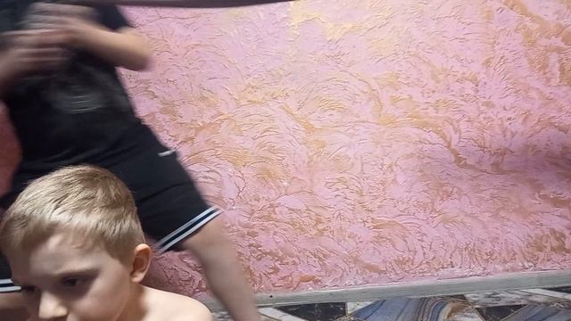 Жека сильнее Дениса