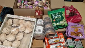 Получила свои вкусняшки из Вайлдберриза и пряжу.