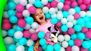 🌈 Мир цветных карандашей! Анна Мария в Crayola Experience — это невероятно!