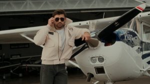 Мужские кожаные куртки авиатор - обзорное видео на аэродроме