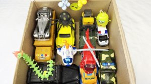 Мультики для детей и малышей про Новые яркие Машинки в коробке и вертолет. Мультики машинки