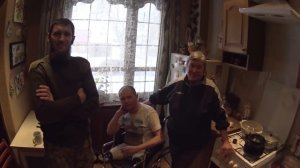 Заехал попрощаться к нашим героям Сержу, Дэну и его маме