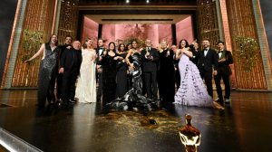 Перья и усы: чем удивили наряды звезд на «Оскаре»