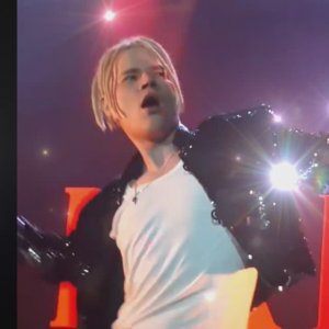 5 лет песне... "...я тебя обниму и останусь с тобой навсегда"... С благодарностью...