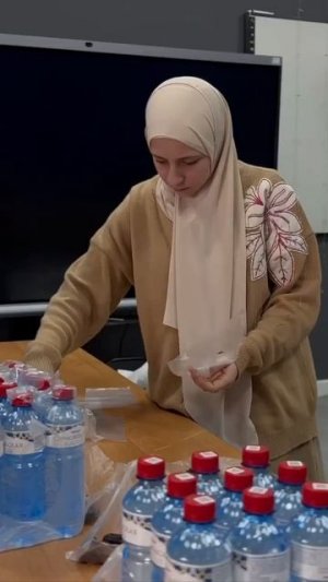 Раздачи фиников в честь Рамадана в ЧГУ им. А. А. Кадырова