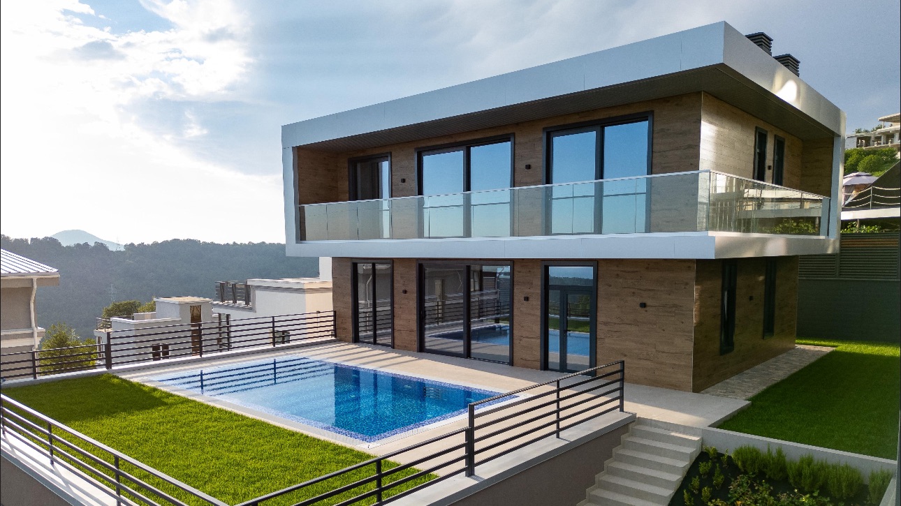 Дом с красивым видом на Чёрное море в Сочи