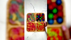 Наполнение блюд сладостями. Много.