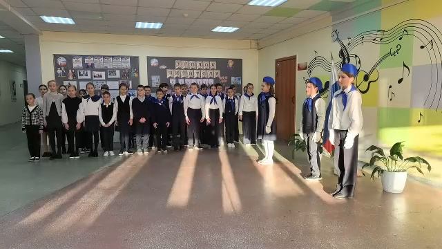 Вынос флага Российской Федерации в Лицее №1