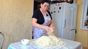 ЖИЗНЬ В СЕЛЕ:2 часть/ПРОВОДИЛИ ВНУКА/КВАШУ КАПУСТУ
