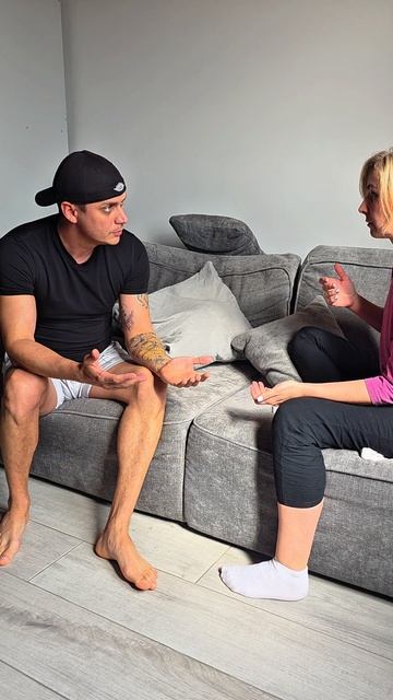 просила помочь, а он издевается🤨🙂