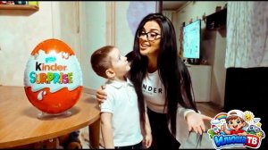"Весёлое распаковка киндер сюрприза:  открываем большое яйцо киндер сюрприз и смотрим что внутри !"
