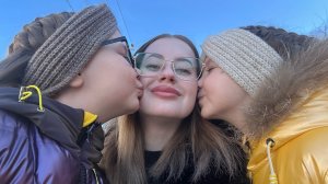 Влог 52. Мои девочки гуляют по центру города и снимают видео. Парк, горка, качели и прочие развлечен