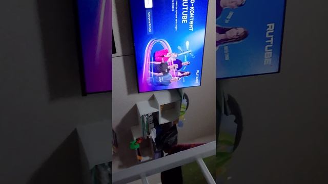 Я Смотрю ТВ жаль не включу бр бр потопима