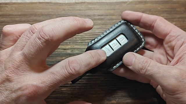 Чехол для ключа Mitsubishi Outlander, ASX и Lancer,  для  3-х или 2-х кнопочного варианта ключа