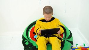 69 Ребенок работает ветеринаром лечит домашних животных