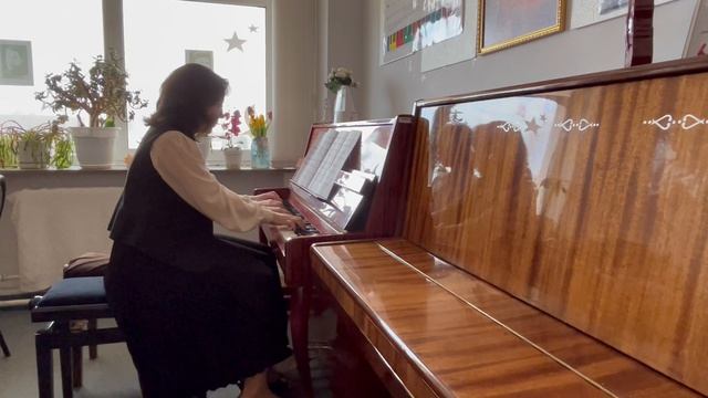 Мартынова Марина- Мельникова К. Ю.  А. Петров « Песенка о морском дьяволе»