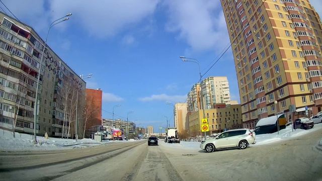 Движение на автомобиле по Тюмени до музыкальной школы и на Киевскую