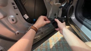 ремонт двери на Geely galaxy | дверные доводчики люфтят