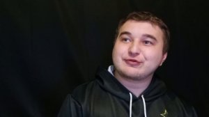 Плетущих маскировочные сети для бойцов СВО пенсионерок выгнали на улицу.