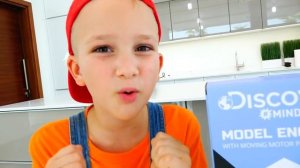 Никита хочет найти планеты и строит игрушечных роботов