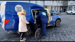 Добровольцы Гумкорпуса Югры вывезли маломобильного жителя из Курахово в больницу Донецка