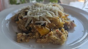 Средиземноморская мозаика: золотой кускус с овощами