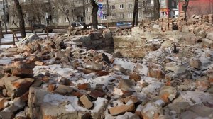 В КРАСНОЯРСКЕ СНОСЯТ ДОМ ВОЗРАСТОМ В 77 ЛЕТ