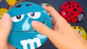 6 минут удовольствия от восхитительной распаковки загадочных коробок со Sweet Munz и конфетами M&M'S