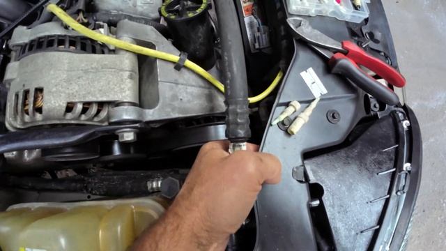 Самарские пенсионеры на ремонте в Samara Auto. 2003 Ford Taurus.(SAMARA AUTO USA)