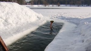 Мартовский челлендж с шапкой в проруби