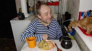 обед с Рыжулей. пюре с фасолью и морковью капуста. мукбанг. обжор. еда на камеру. диета. шизофрения.