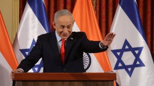 Шесть пальцев на руке: Нетаньяху пришлось доказывать свое существование