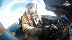 Кадры из кабины истребителя Су-35с: боевое дежурство в небе
