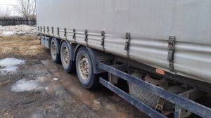 Затормаживается прицеп